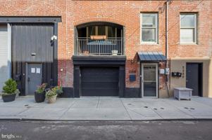 featured image of 2318 E Cabot St