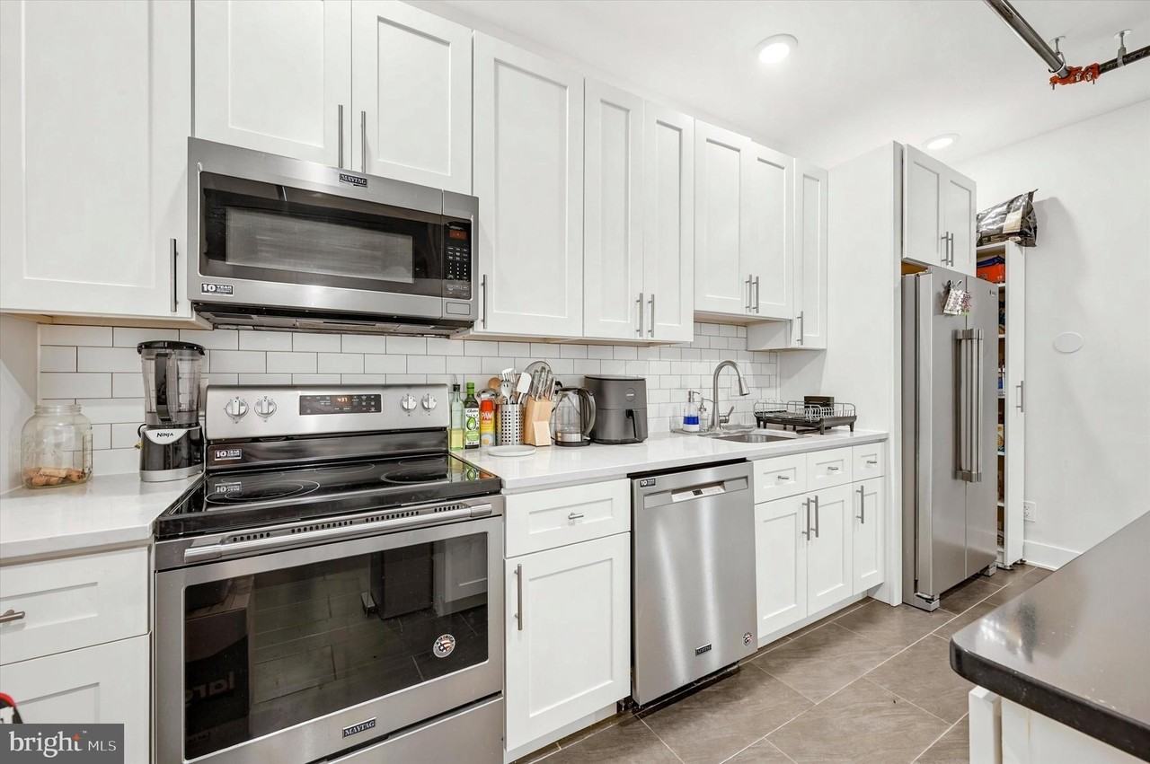 2318 E Cabot St - Photo 6 of 24
