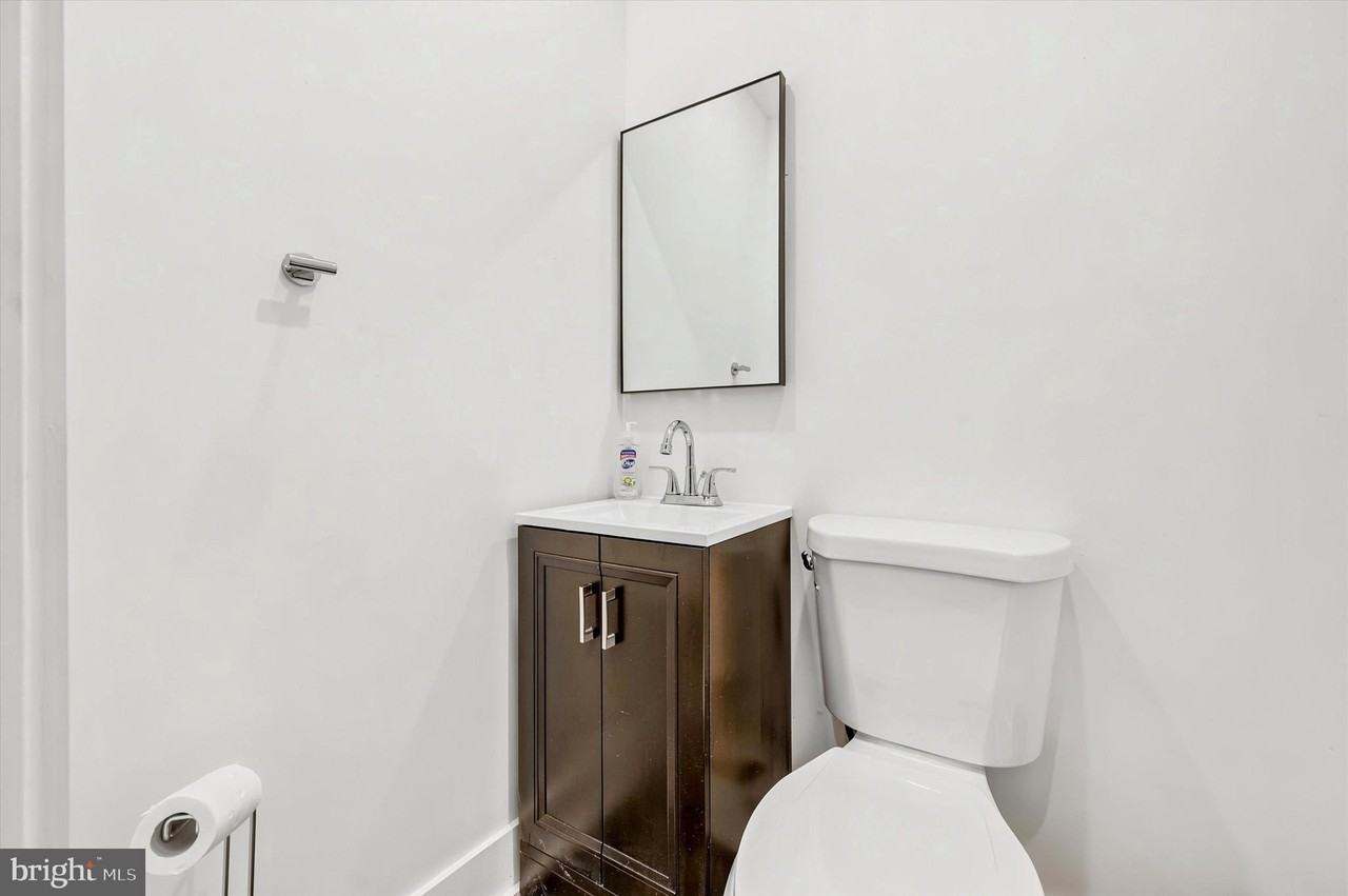 2318 E Cabot St - Photo 7 of 24