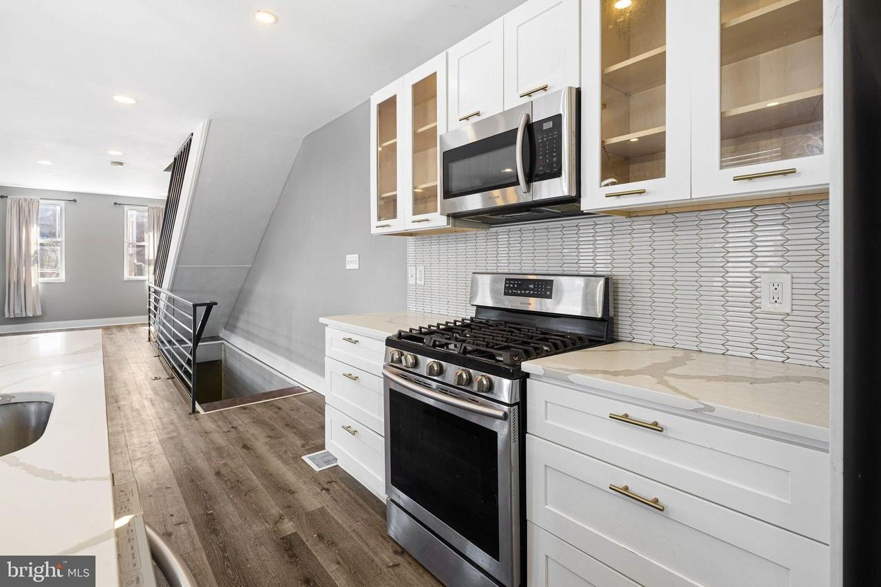 4626 E Thompson St - Photo 5 of 31