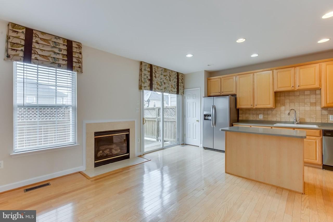 1008 Hampton St - Photo 4 of 30