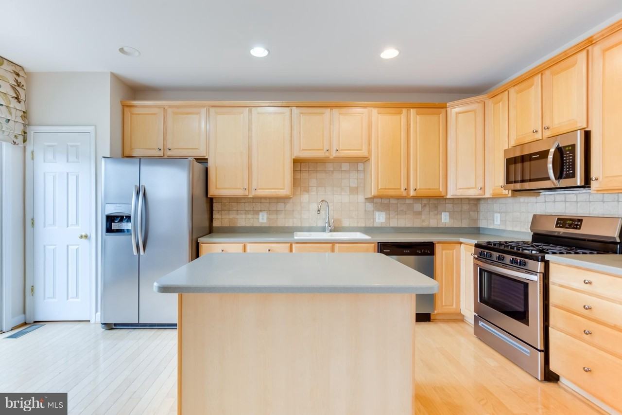 1008 Hampton St - Photo 5 of 30