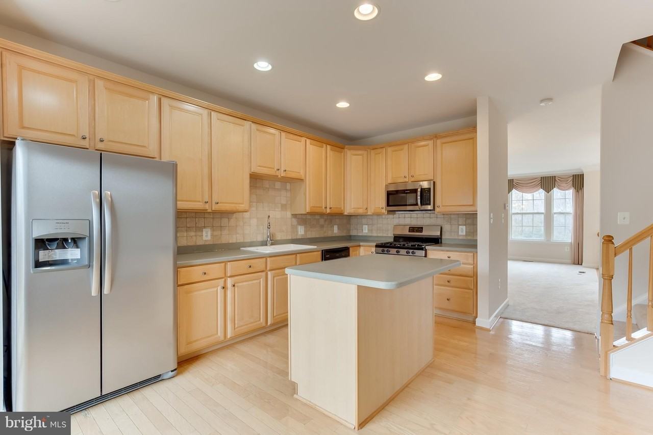 1008 Hampton St - Photo 6 of 30
