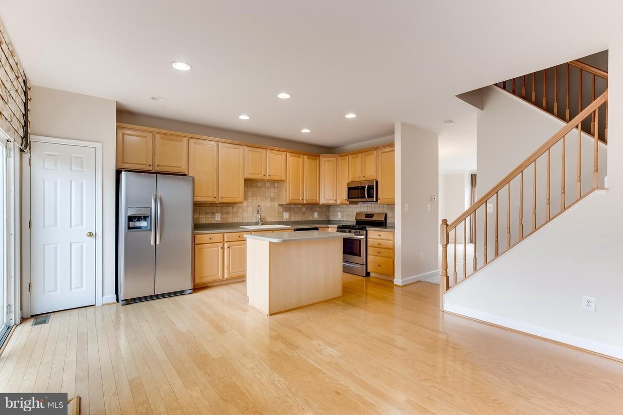 1008 Hampton St - Photo 7 of 30