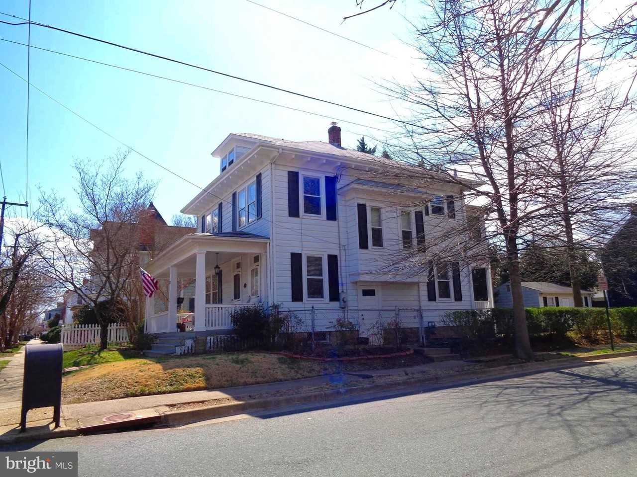 1212 Prince Edward St - Photo 4 of 22