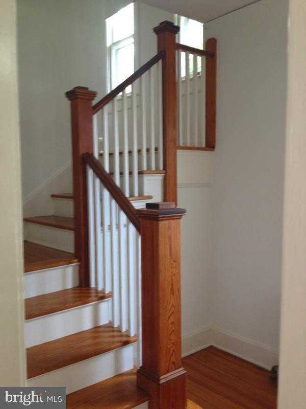 1212 Prince Edward St - Photo 7 of 22