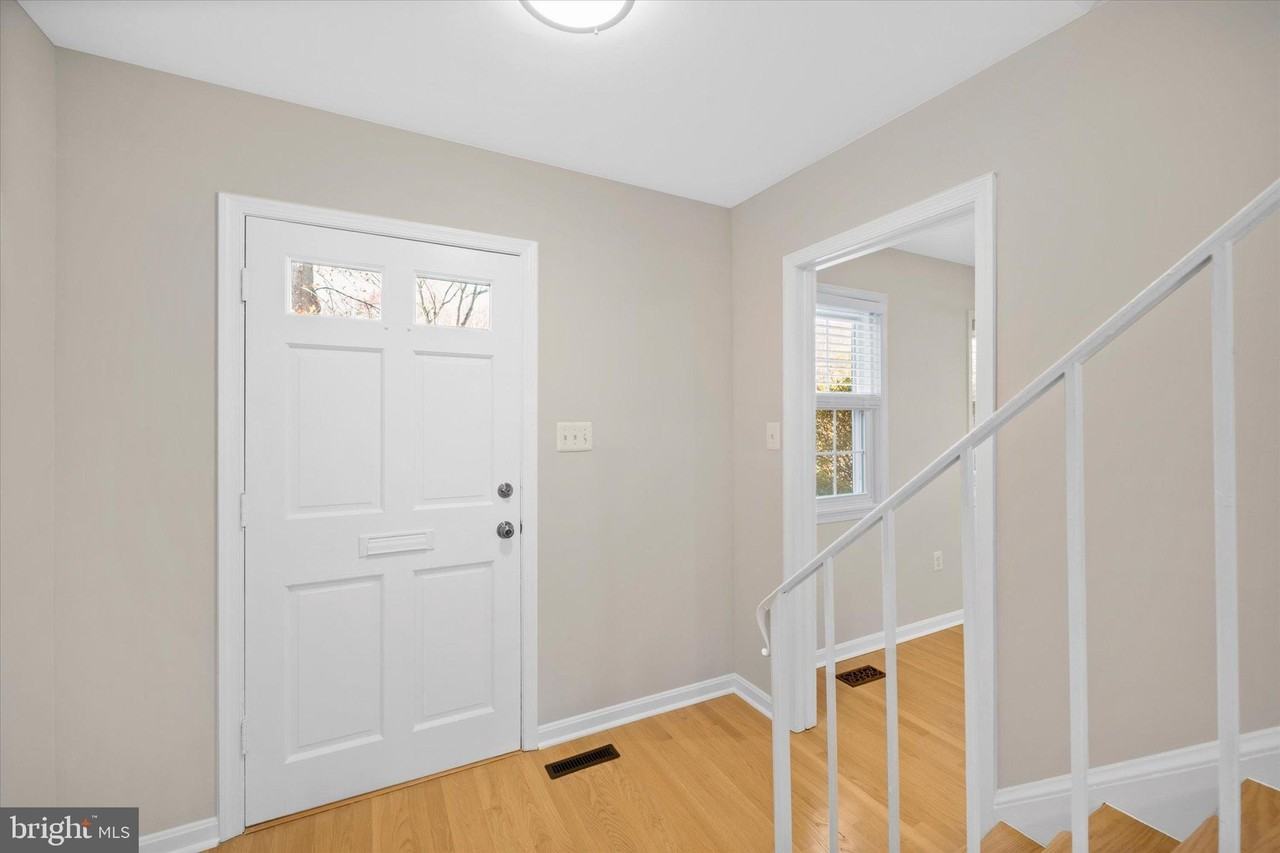 3221 Adams Ct - Photo 3 of 32
