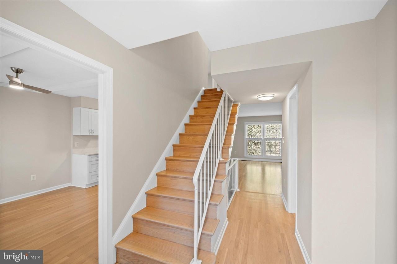 3221 Adams Ct - Photo 4 of 32