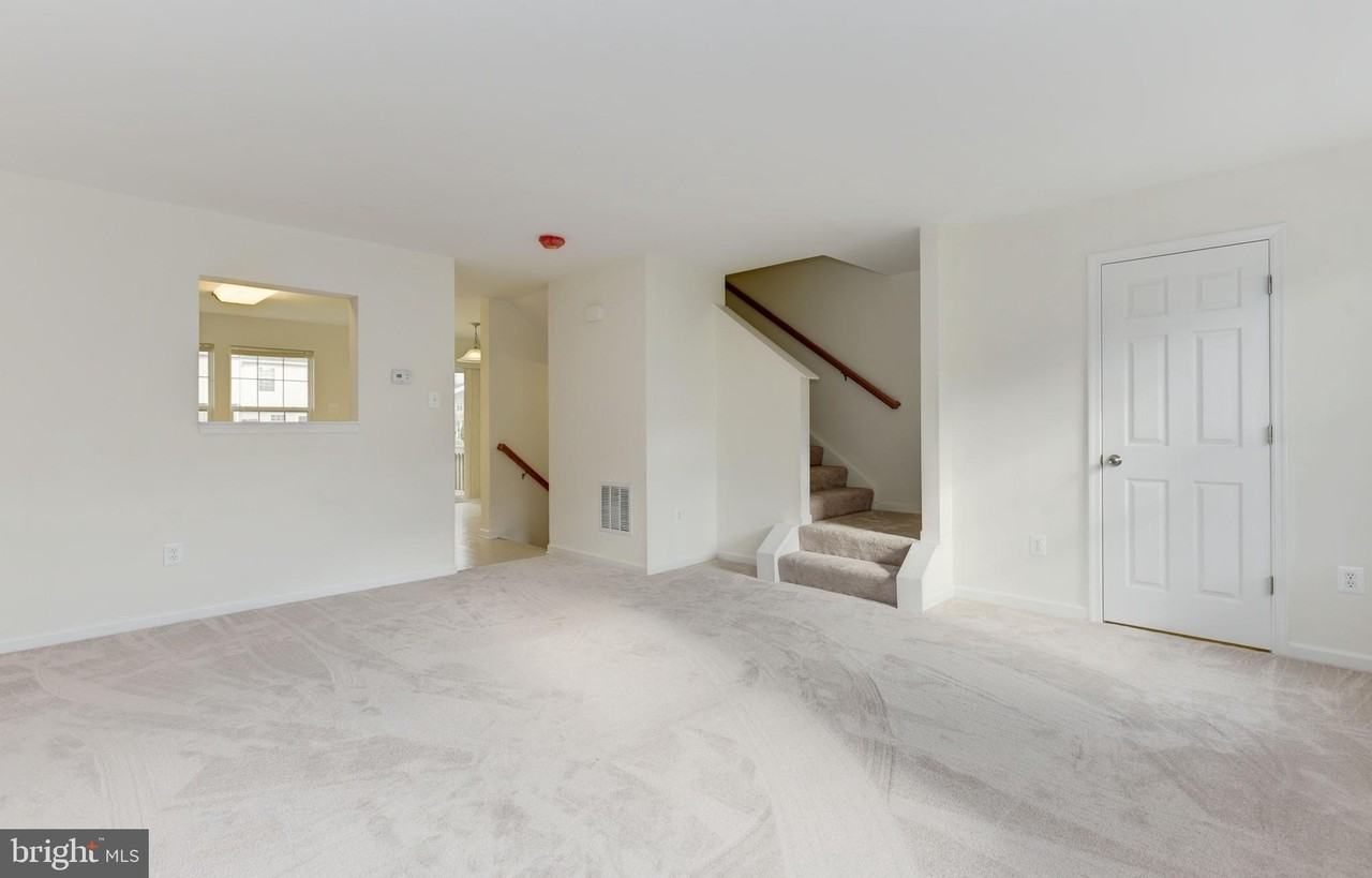 119 Monticello Sq - Photo 3 of 36