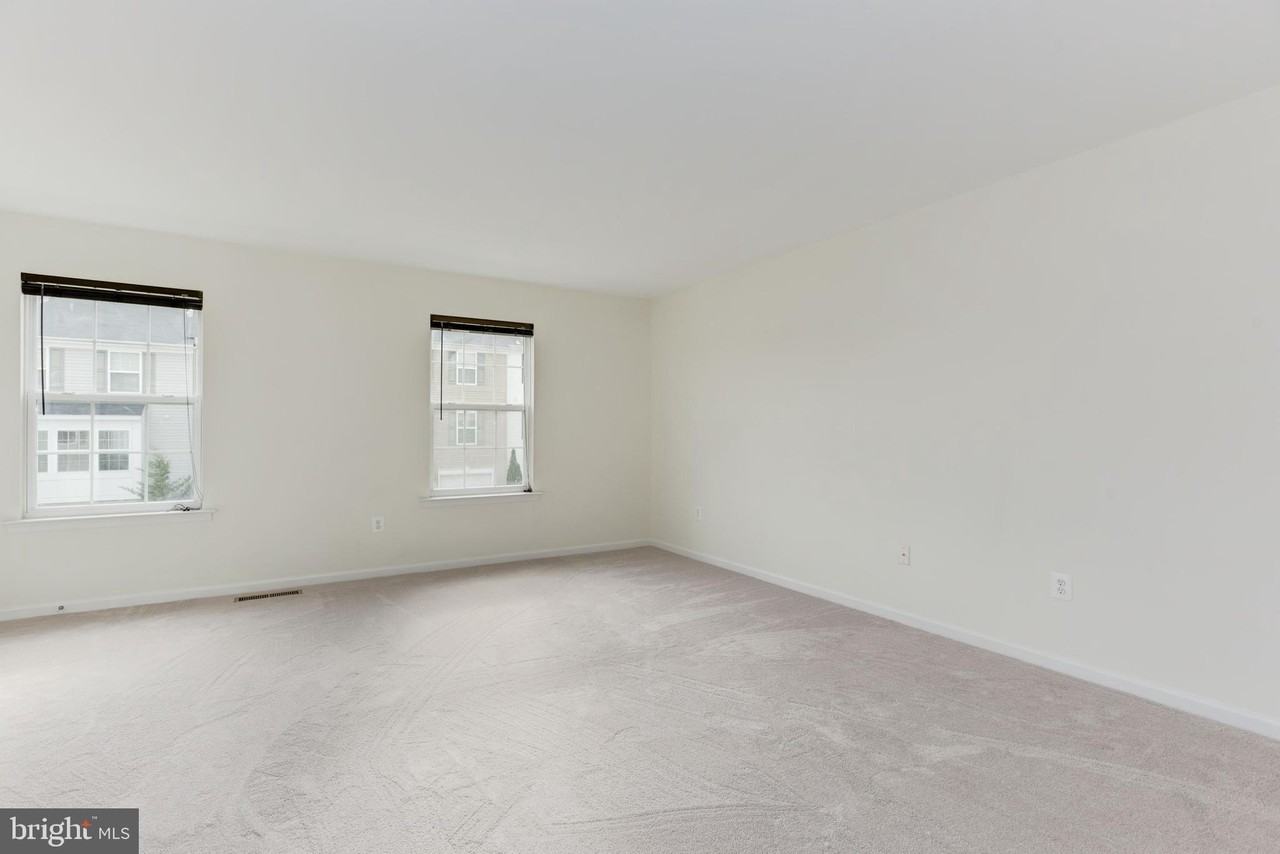 119 Monticello Sq - Photo 4 of 36