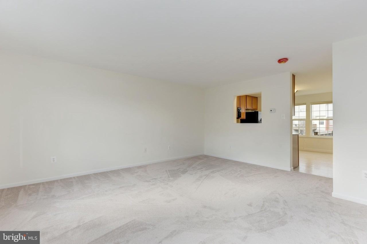 119 Monticello Sq - Photo 5 of 36