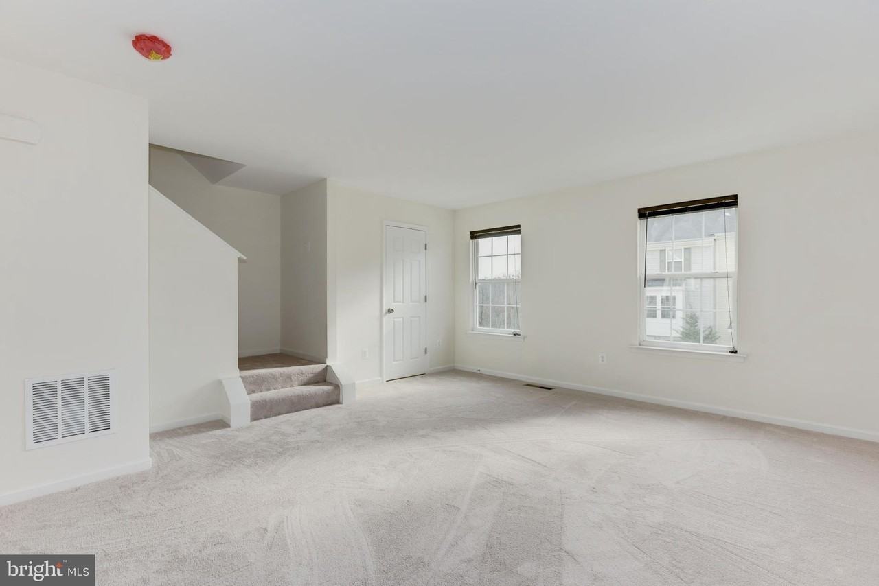 119 Monticello Sq - Photo 6 of 36