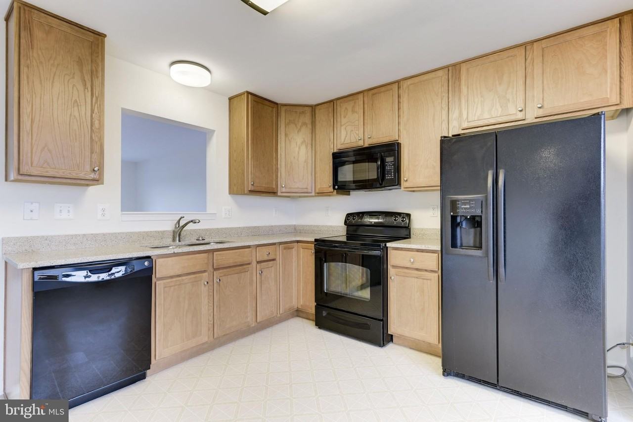 119 Monticello Sq - Photo 7 of 36