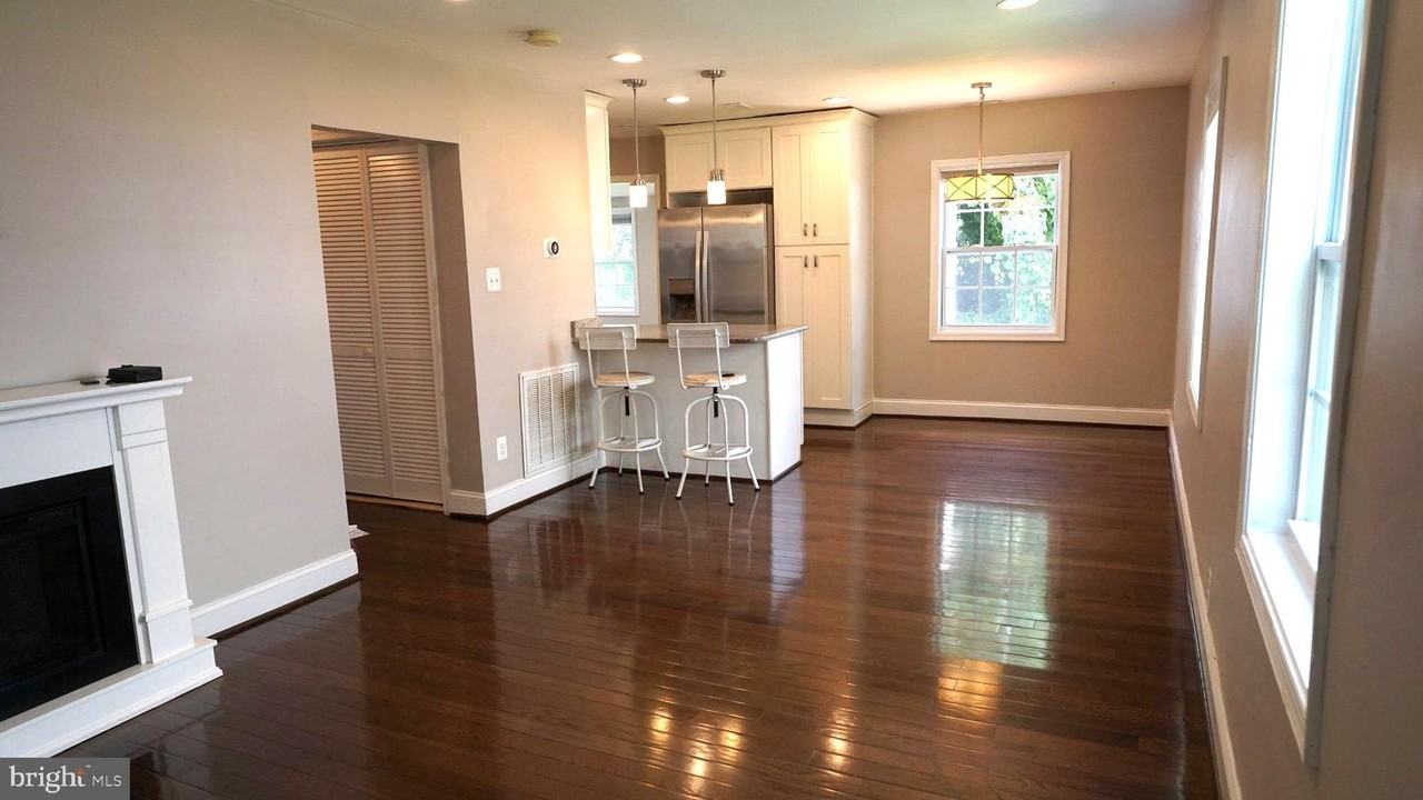 2006 Griffith Rd - Photo 2 of 17
