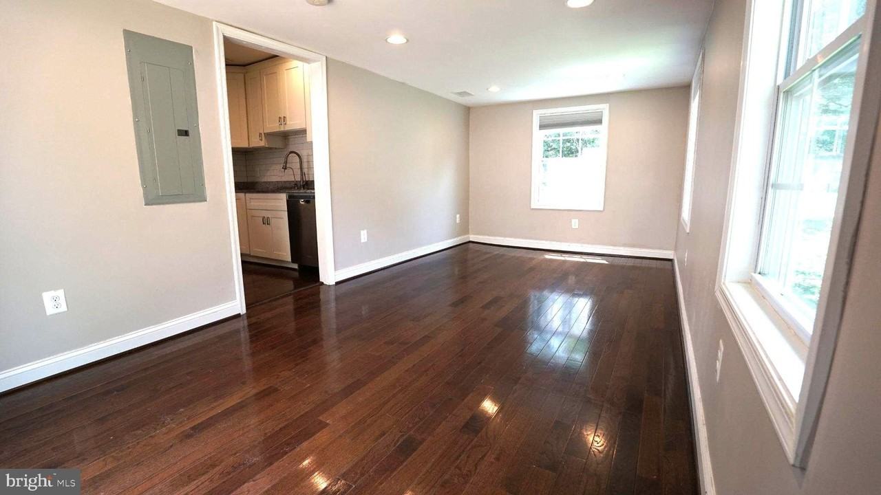 2006 Griffith Rd - Photo 5 of 17