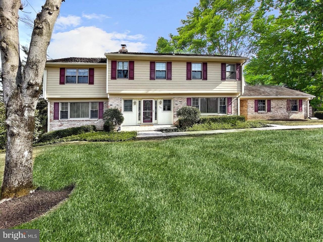 929 Woburn Ct - Photo 2 of 31
