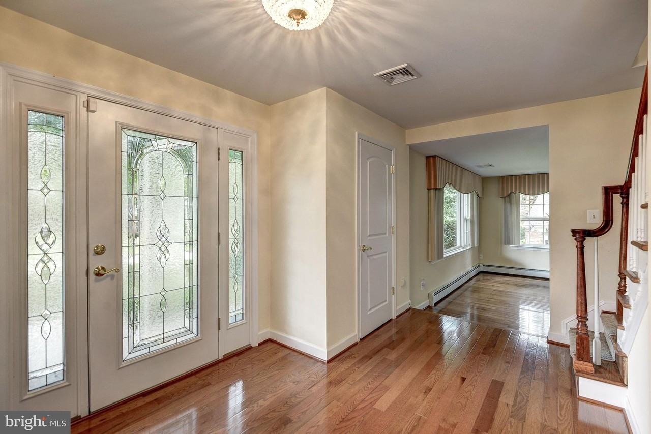 929 Woburn Ct - Photo 3 of 31