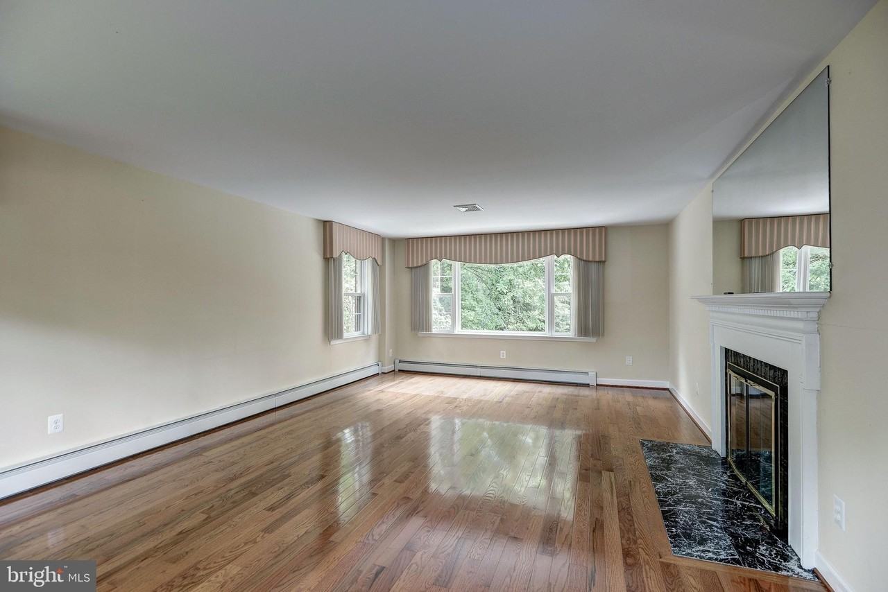 929 Woburn Ct - Photo 5 of 31