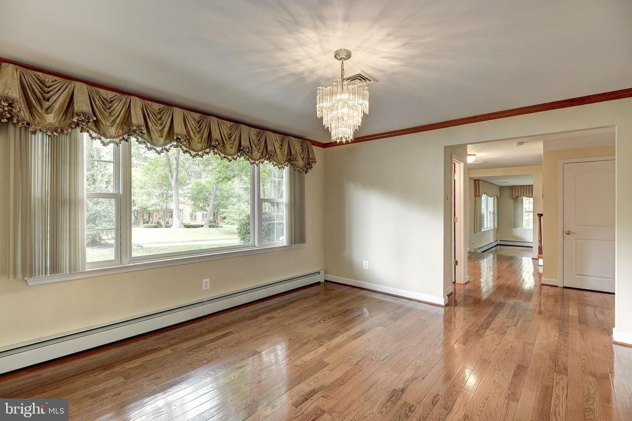 929 Woburn Ct - Photo 7 of 31