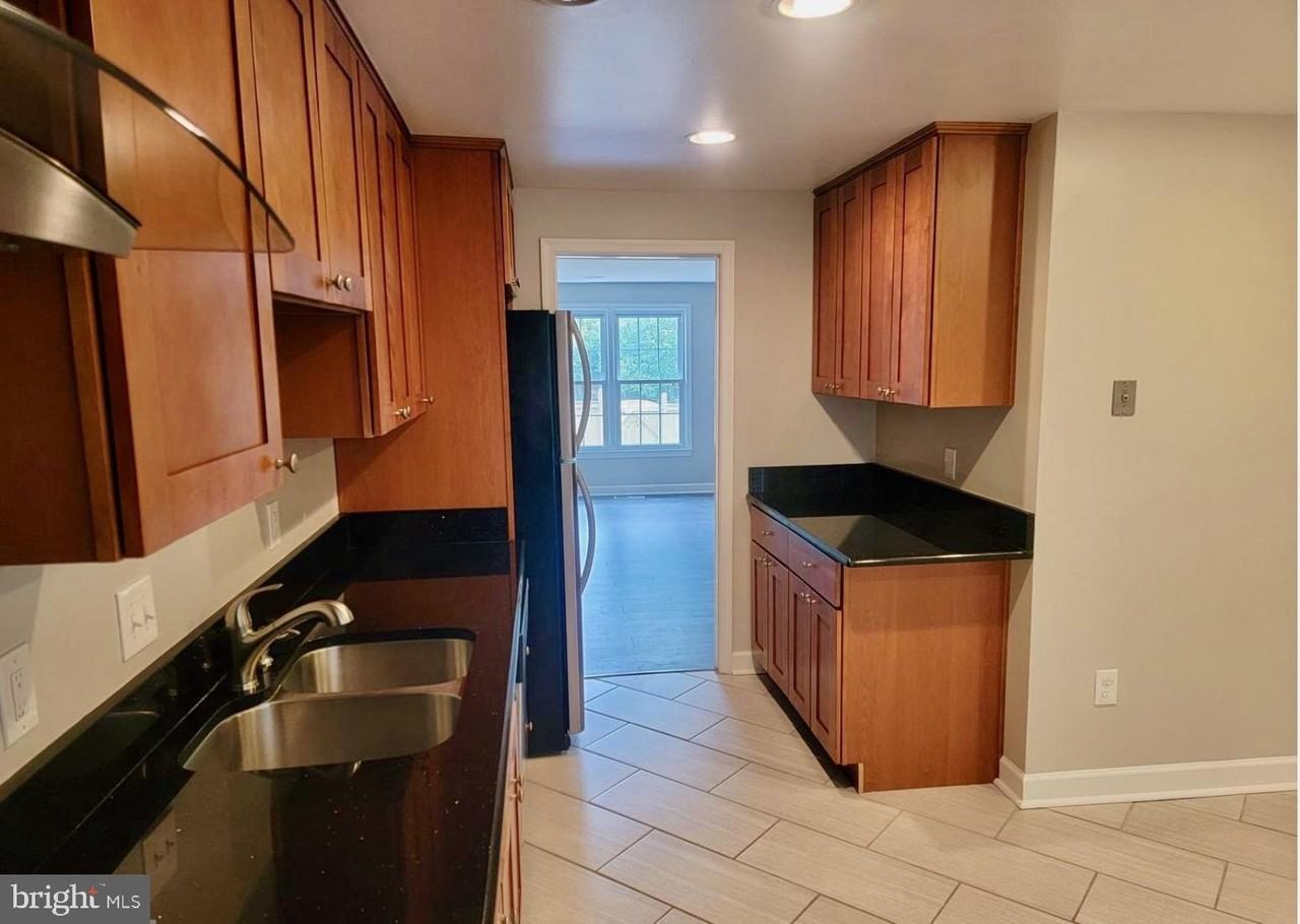 8029 Sleepy View Ln - Photo 4 of 14