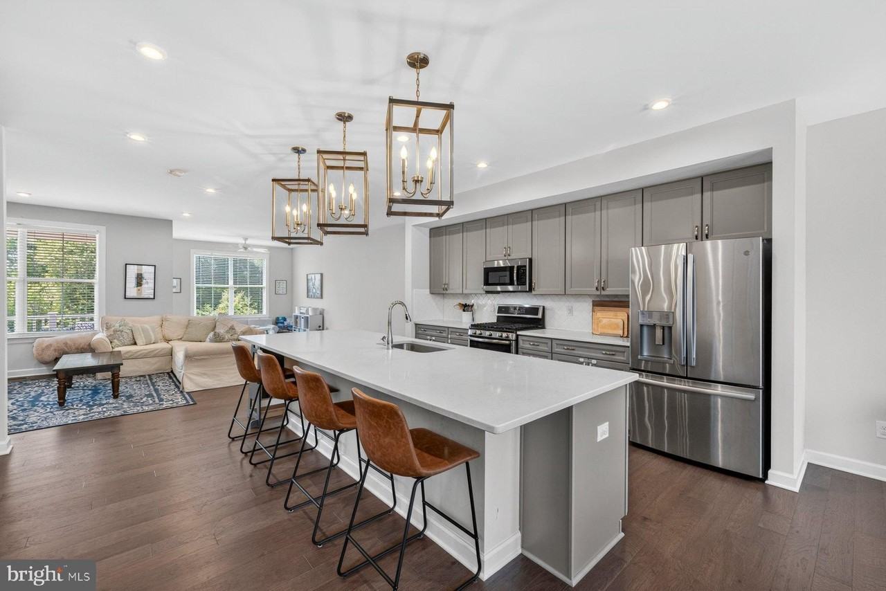 8106 Zoe Pl - Photo 2 of 35