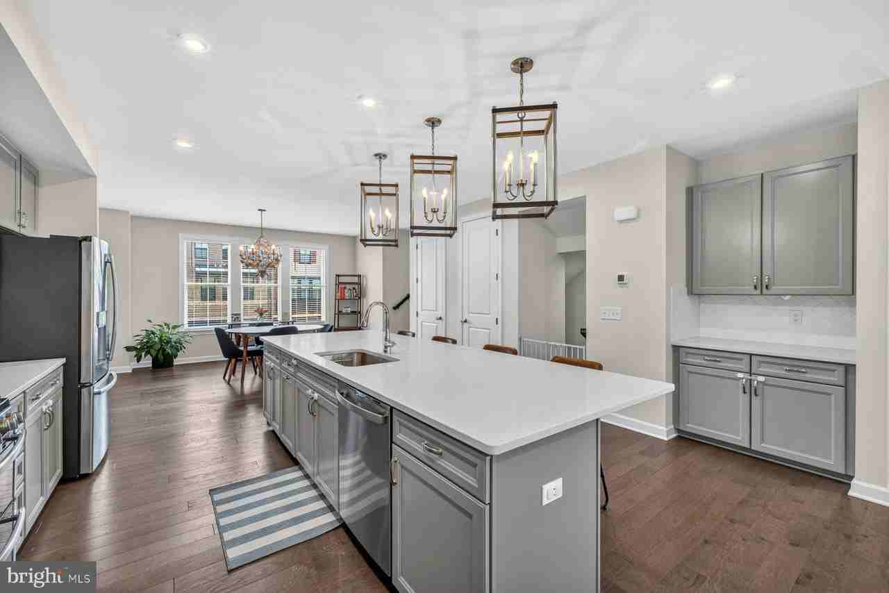 8106 Zoe Pl - Photo 4 of 35