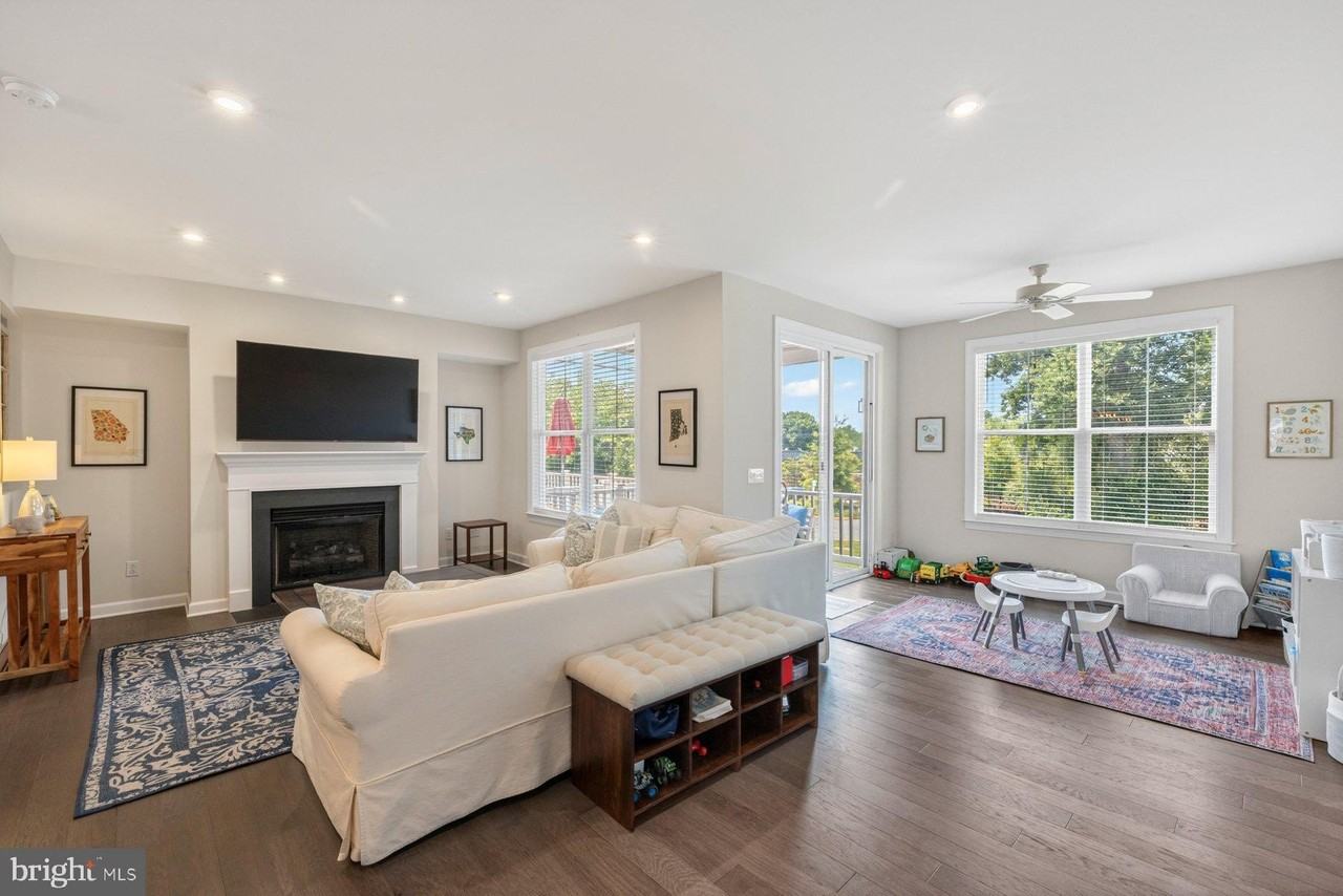 8106 Zoe Pl - Photo 5 of 35