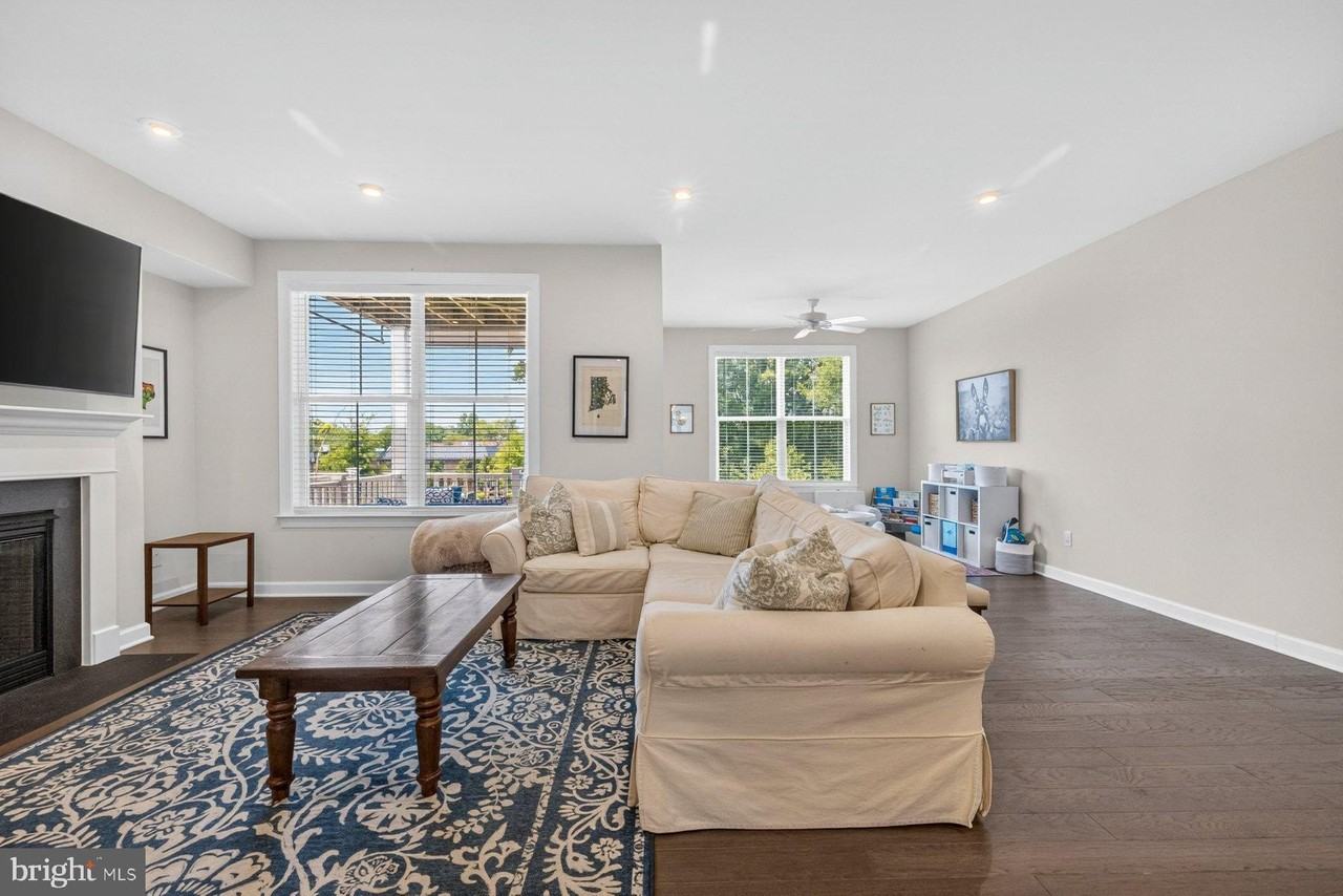 8106 Zoe Pl - Photo 6 of 35