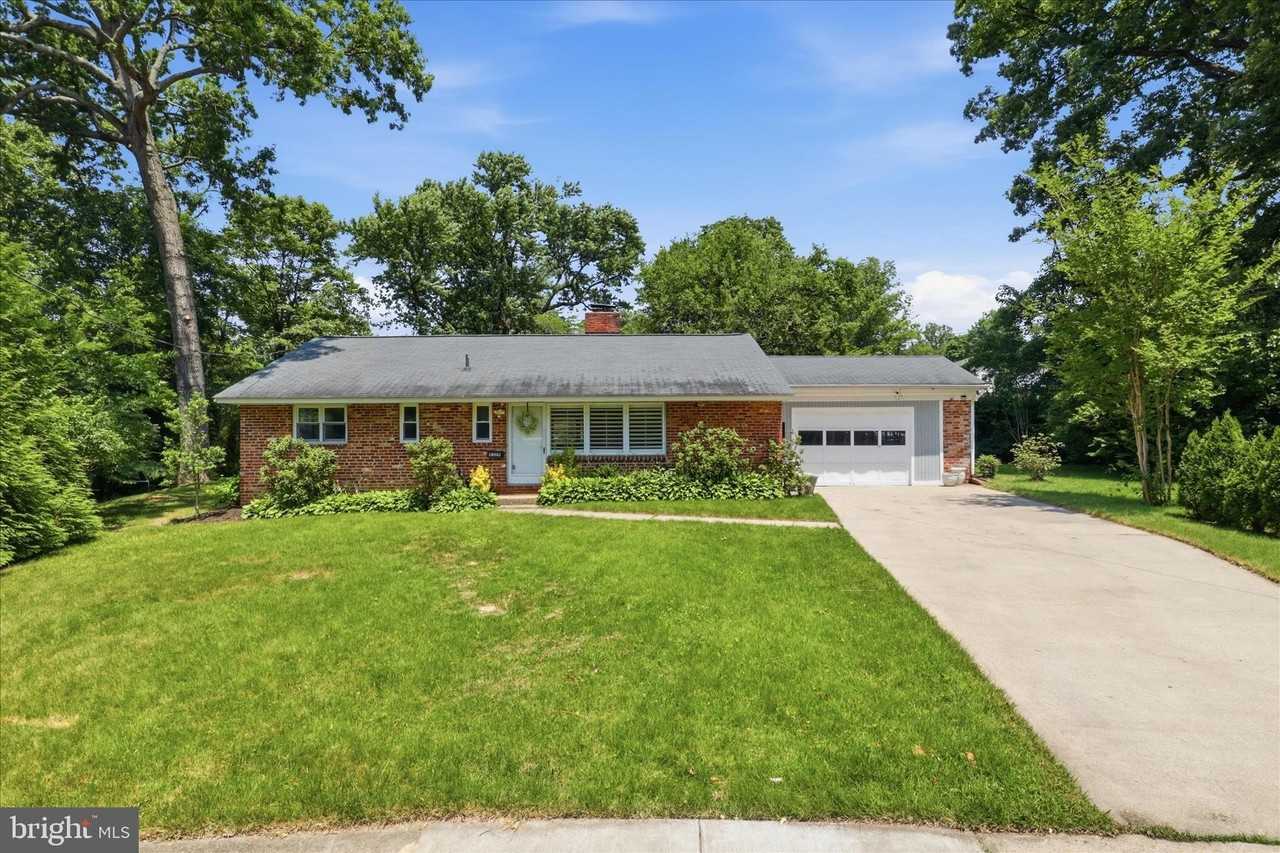 6320 Howe Pl - Photo 2 of 32