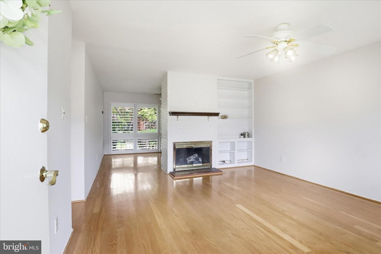 6320 Howe Pl - Photo 4 of 32