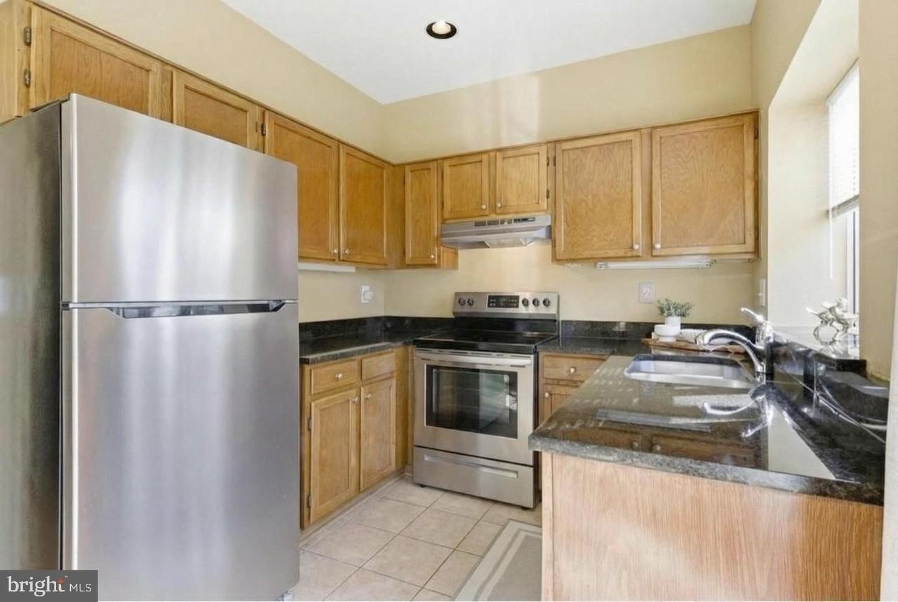 12150 Wedgeway Ct - Photo 2 of 17