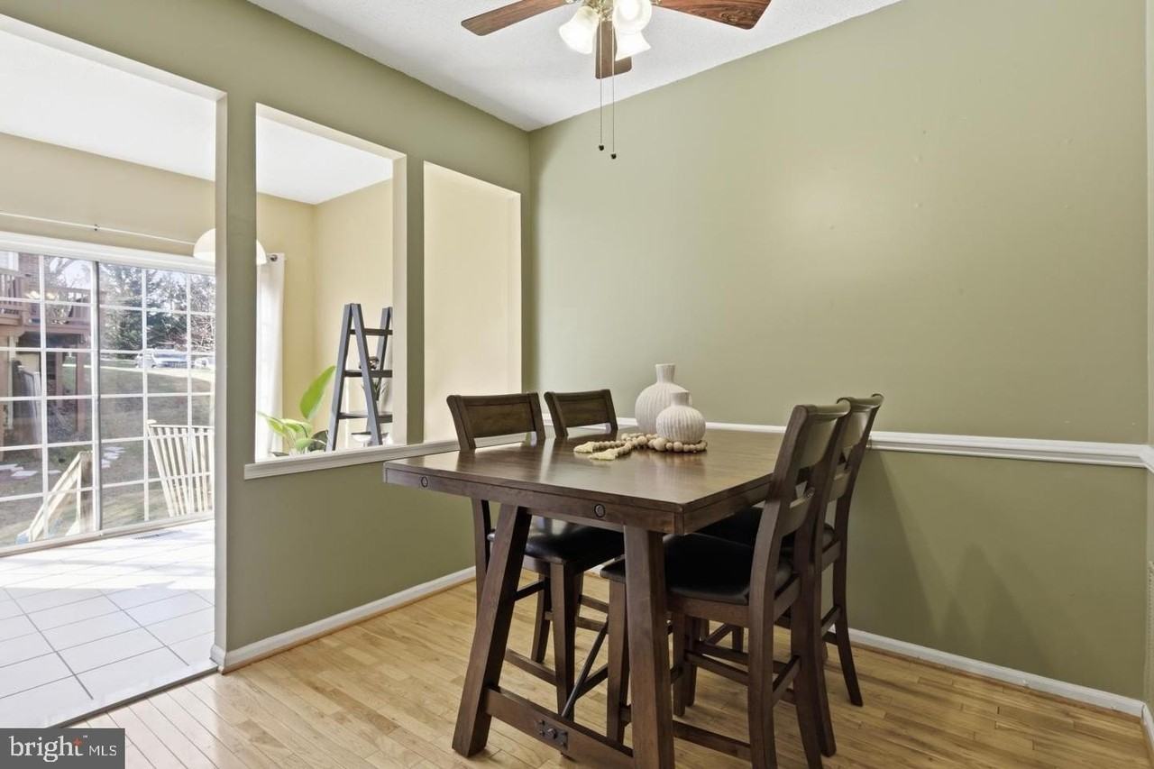 12150 Wedgeway Ct - Photo 3 of 17