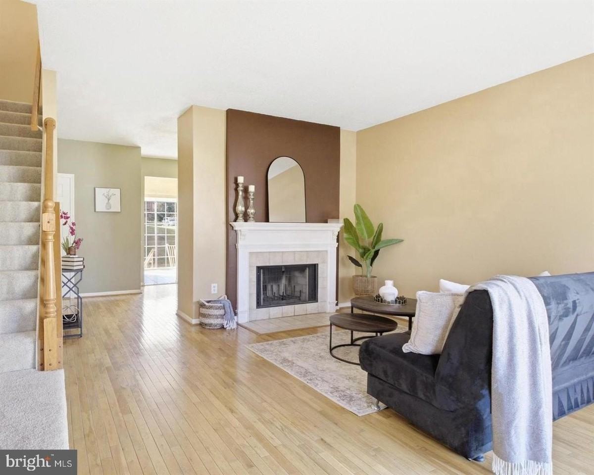 12150 Wedgeway Ct - Photo 5 of 17