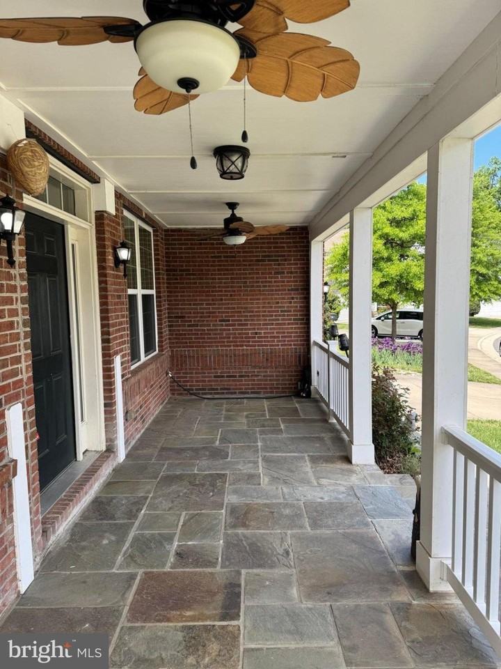 24877 Myers Glen Pl - Photo 3 of 35
