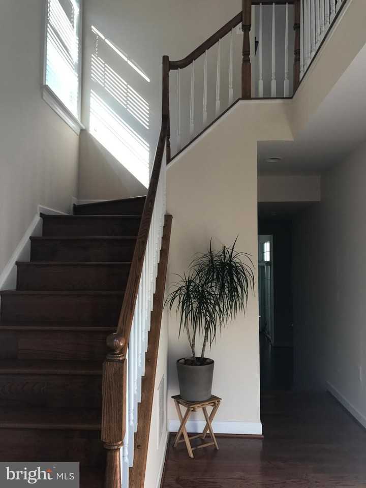 8010 Duck Pond Ter - Photo 3 of 20