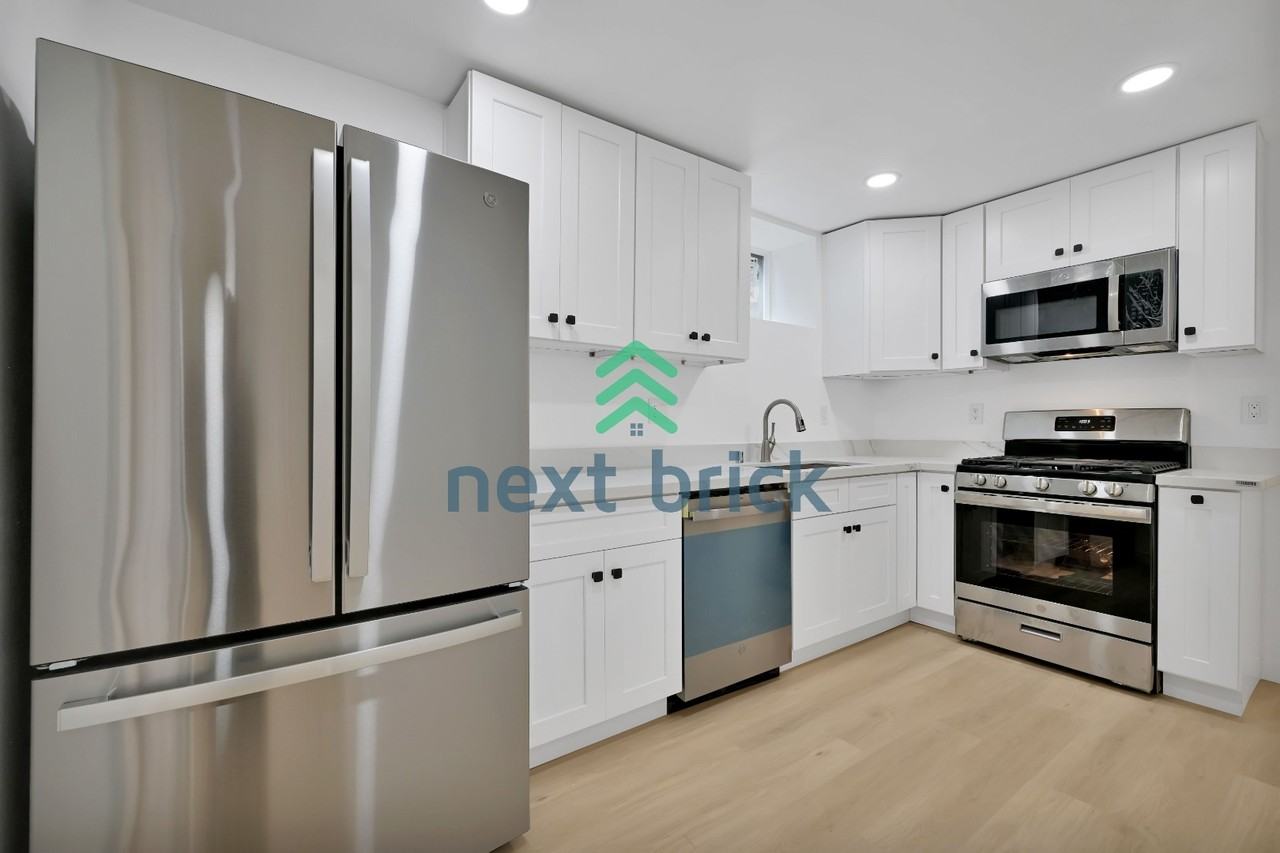 3701 Ne 75th St - Photo 6 of 12