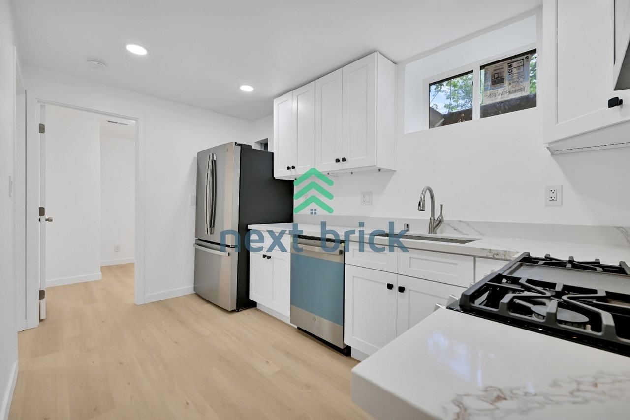 3701 Ne 75th St - Photo 7 of 12