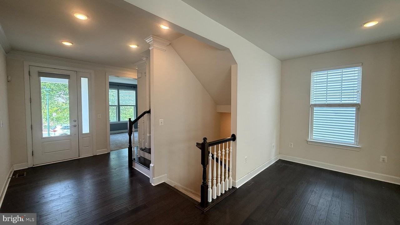 352 Pear Blossom Rd - Photo 4 of 30