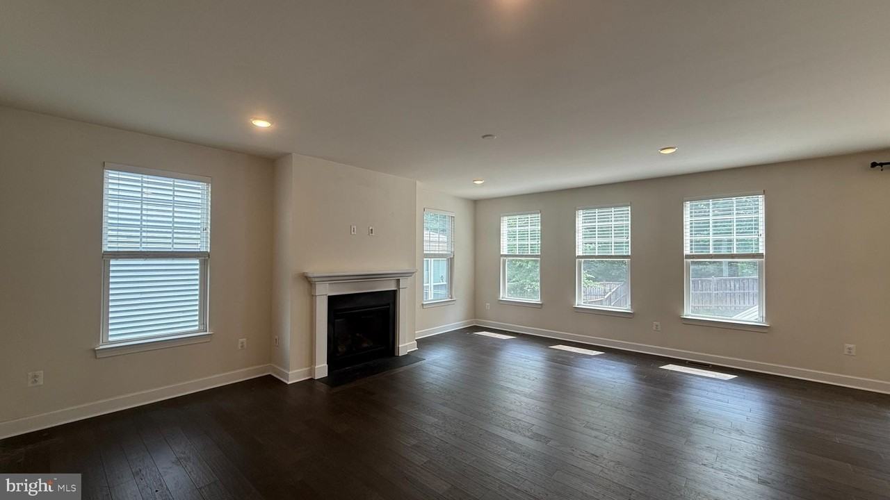 352 Pear Blossom Rd - Photo 7 of 30