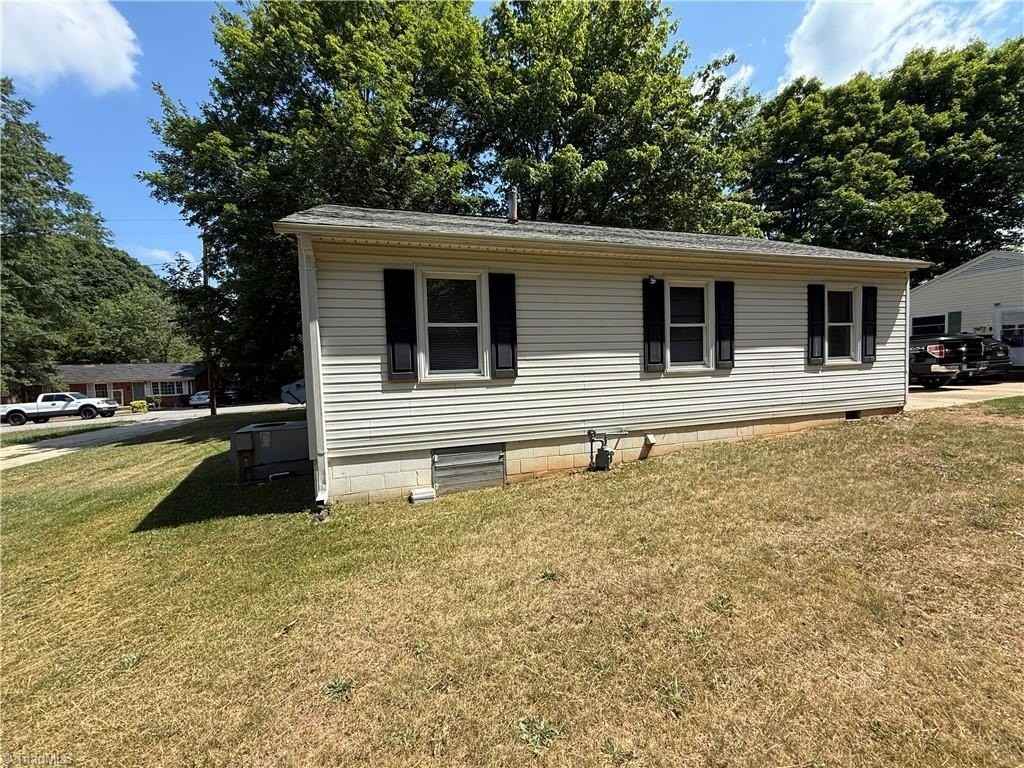 1102 Oak Grove Rd - Photo 2 of 11