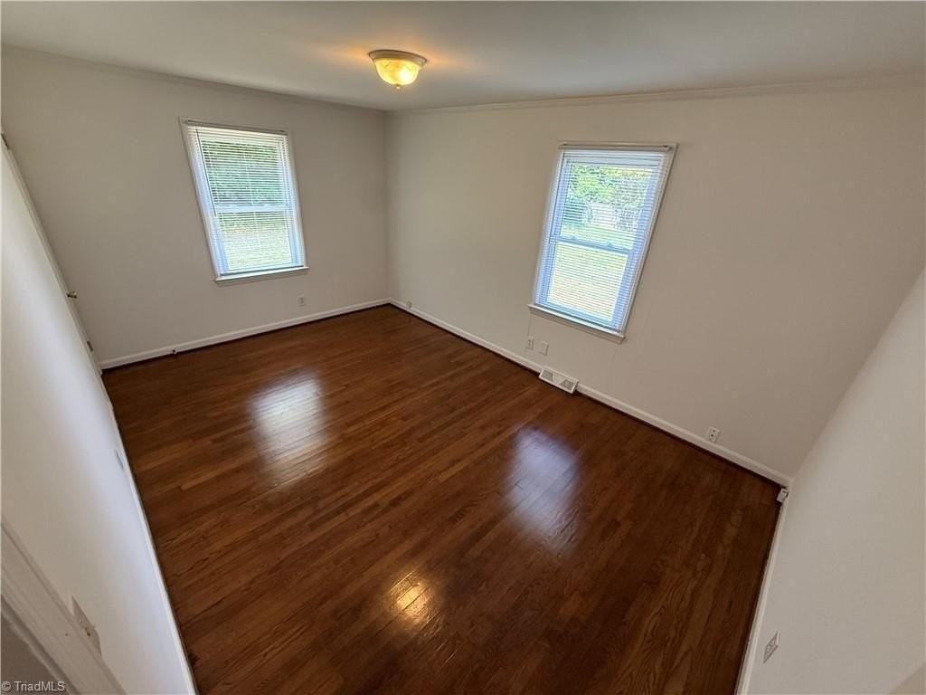 1102 Oak Grove Rd - Photo 4 of 11