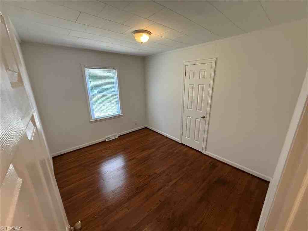 1102 Oak Grove Rd - Photo 6 of 11