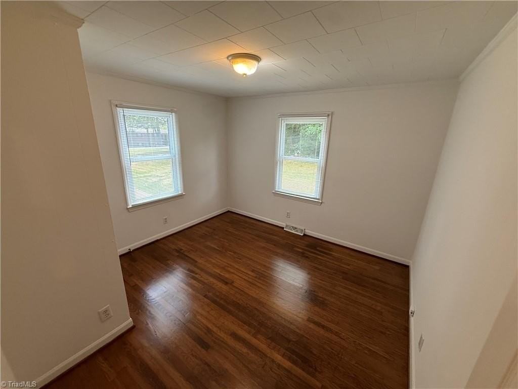 1102 Oak Grove Rd - Photo 7 of 11
