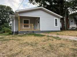 featured image of 416 E 27th St