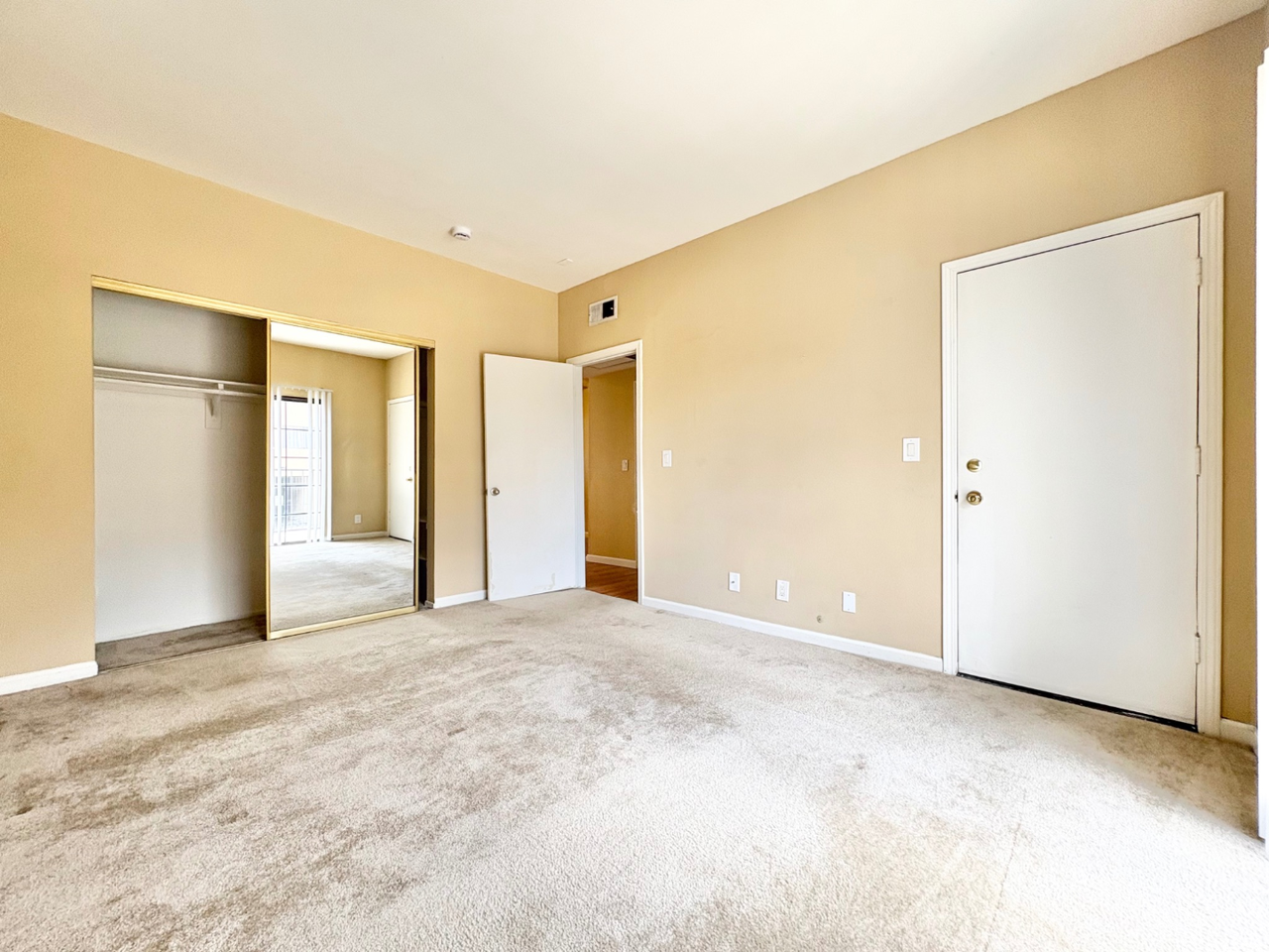 6204 Fulton Ave - Photo 3 of 9