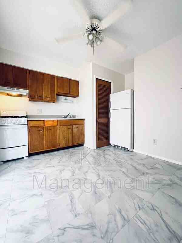 5517 Douglas Rd - Photo 6 of 9