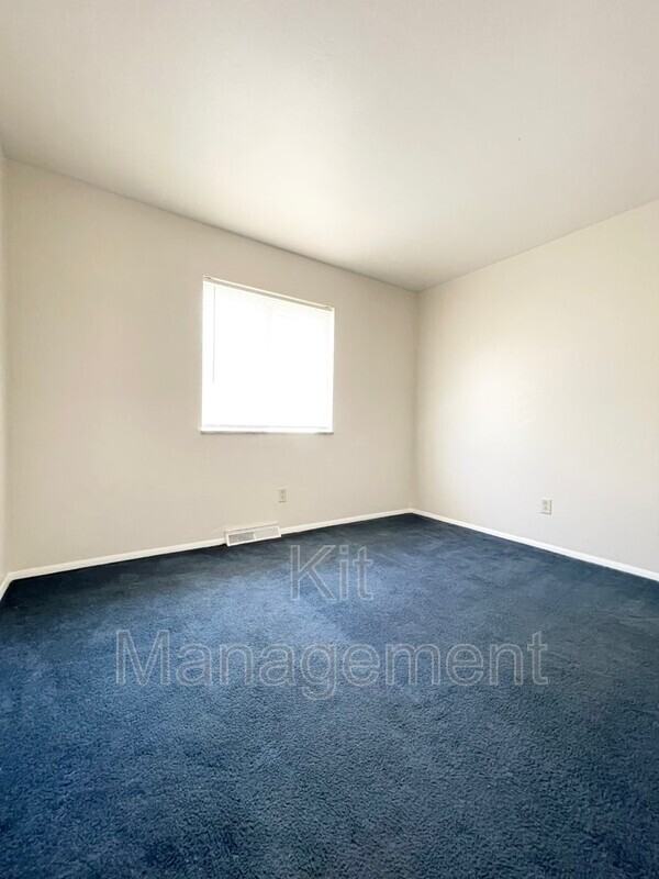 5517 Douglas Rd - Photo 7 of 9