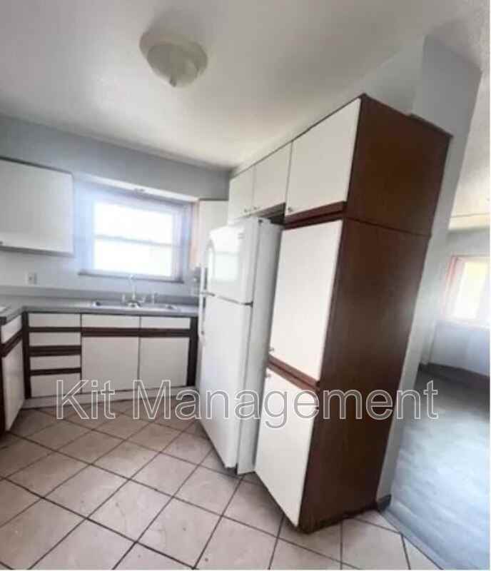 2248 Broadway St - Photo 3 of 16