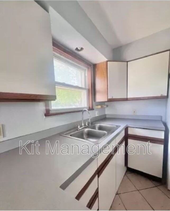 2248 Broadway St - Photo 4 of 16