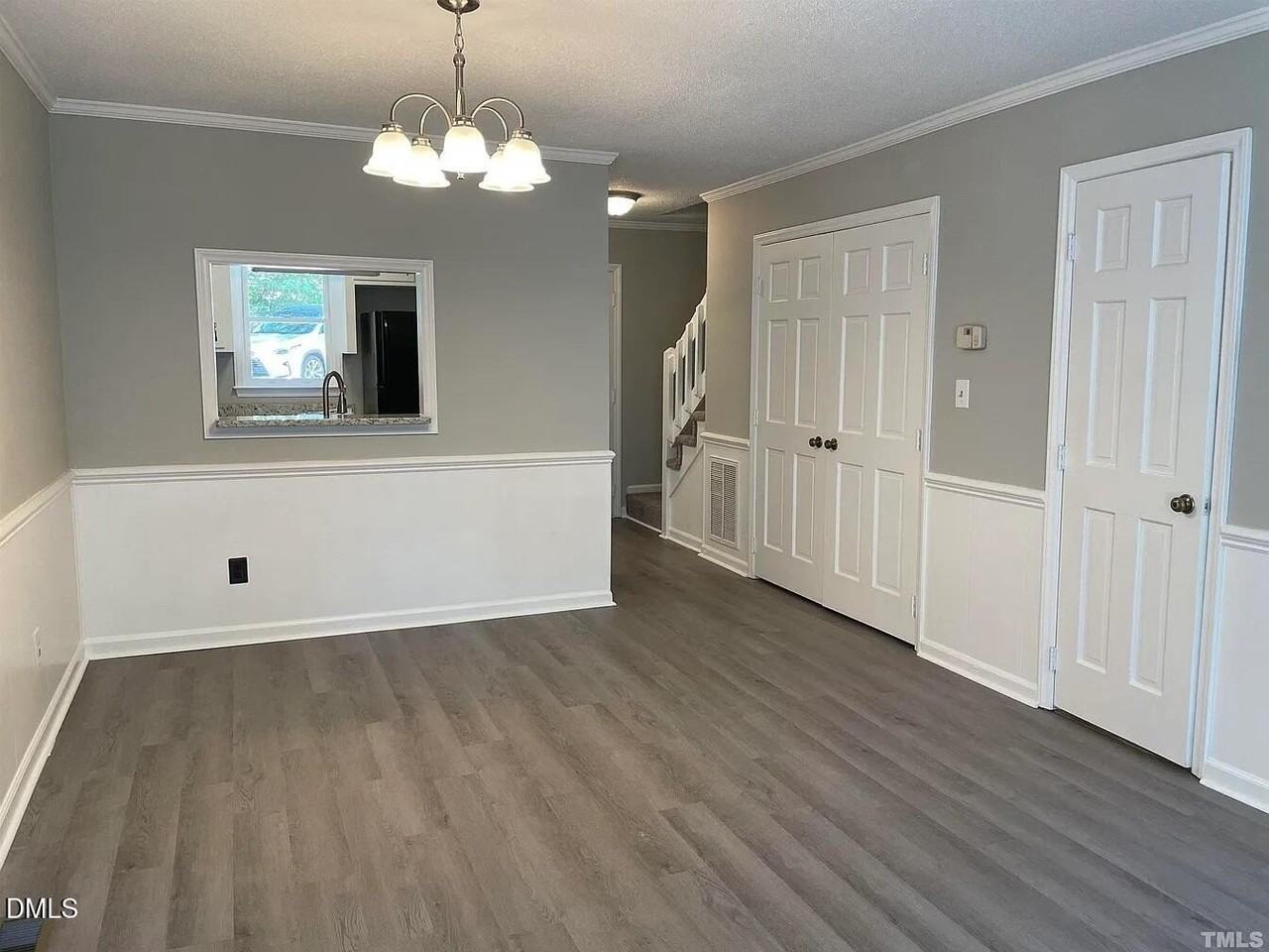 3205 Warwick Dr - Photo 4 of 15